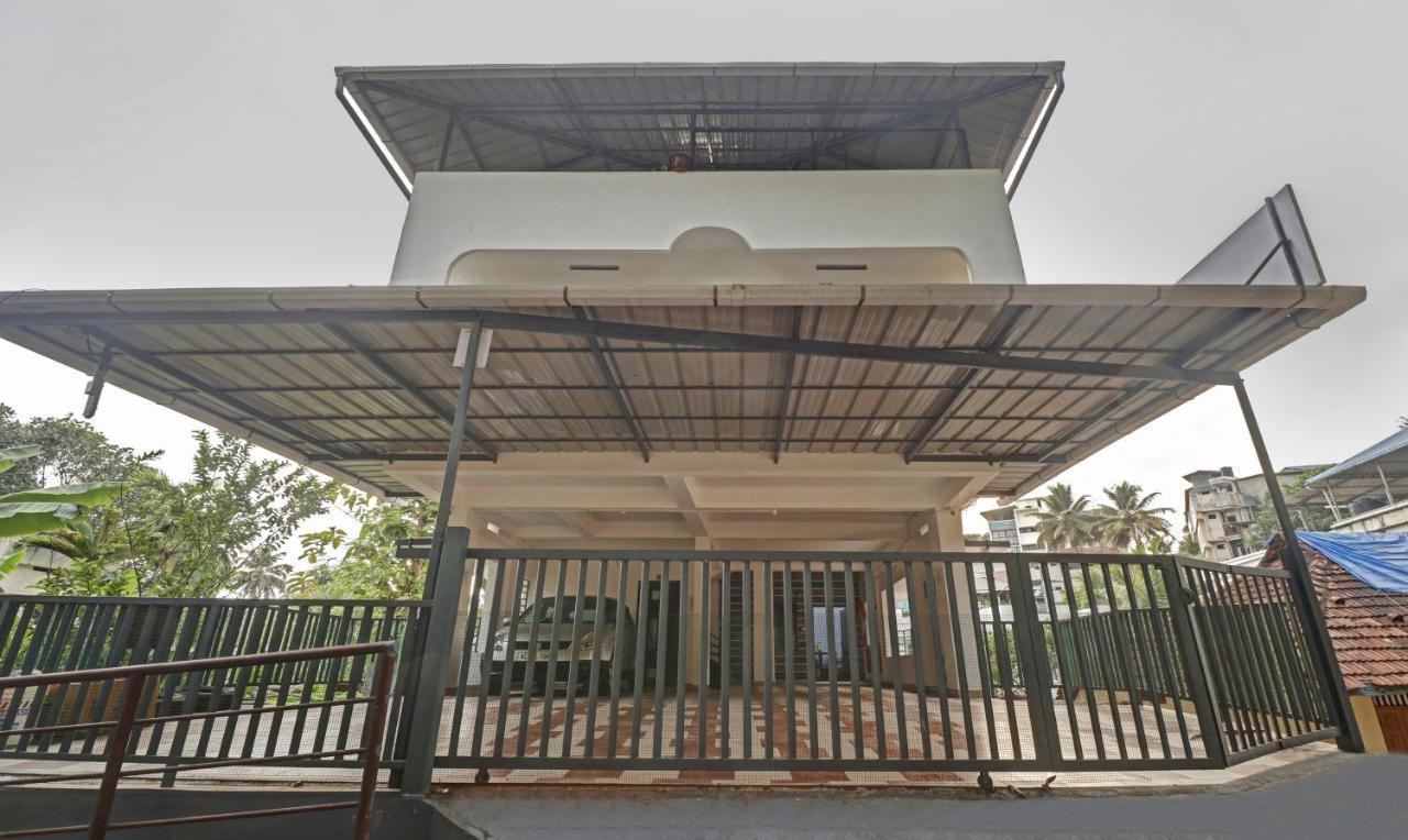 Nirupama,Hotel Aluva 700 Mtr From Aluva Railway Station Alwaye Εξωτερικό φωτογραφία